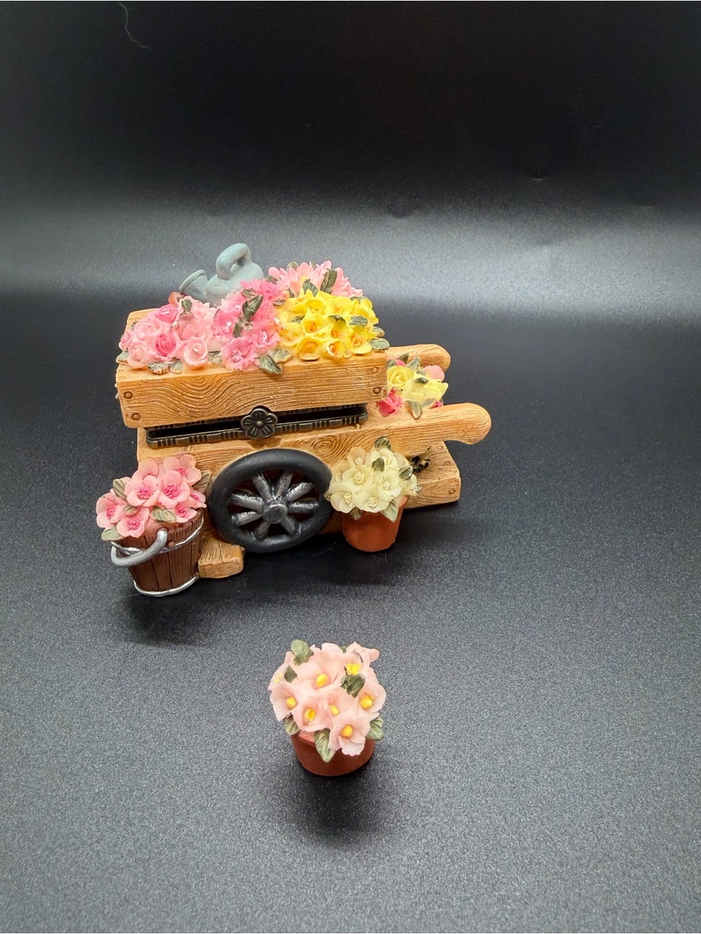 Flower Cart Resin Hinges Trinket Box With Flower Bouquet Trinket